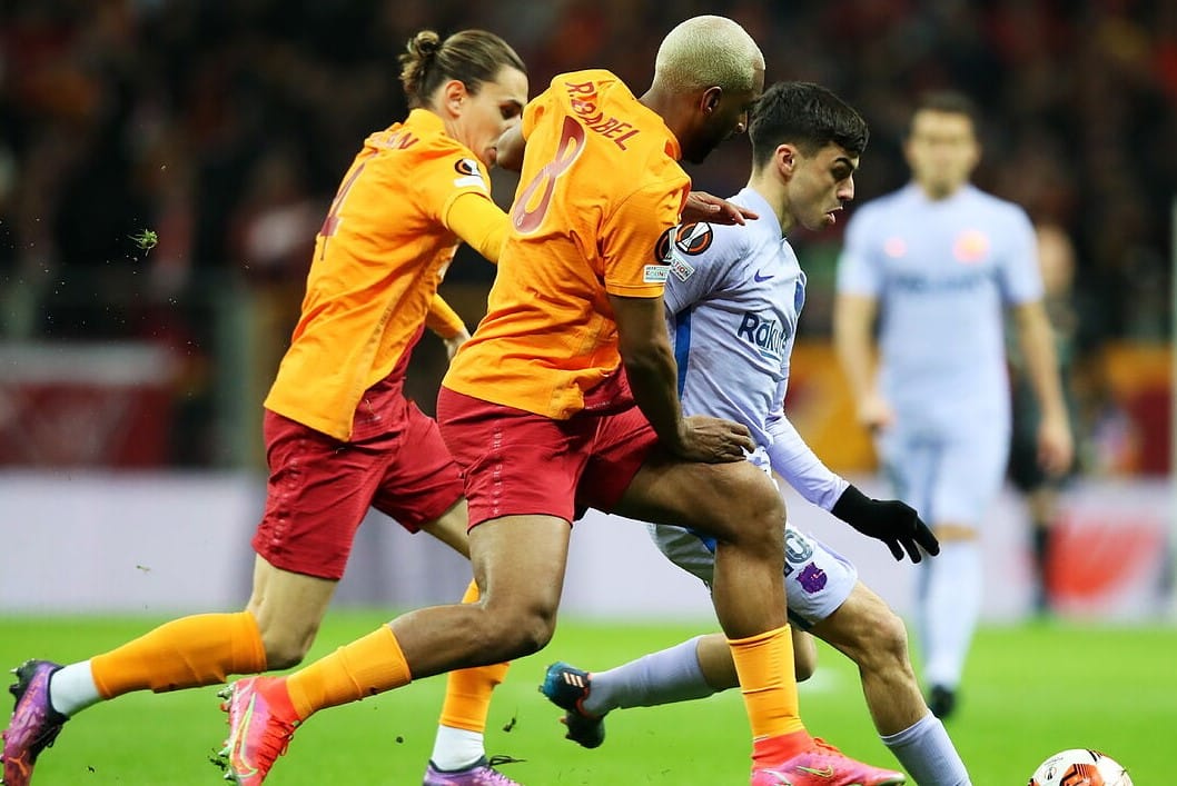 sakat ve cezali futbolcular listesi nedir